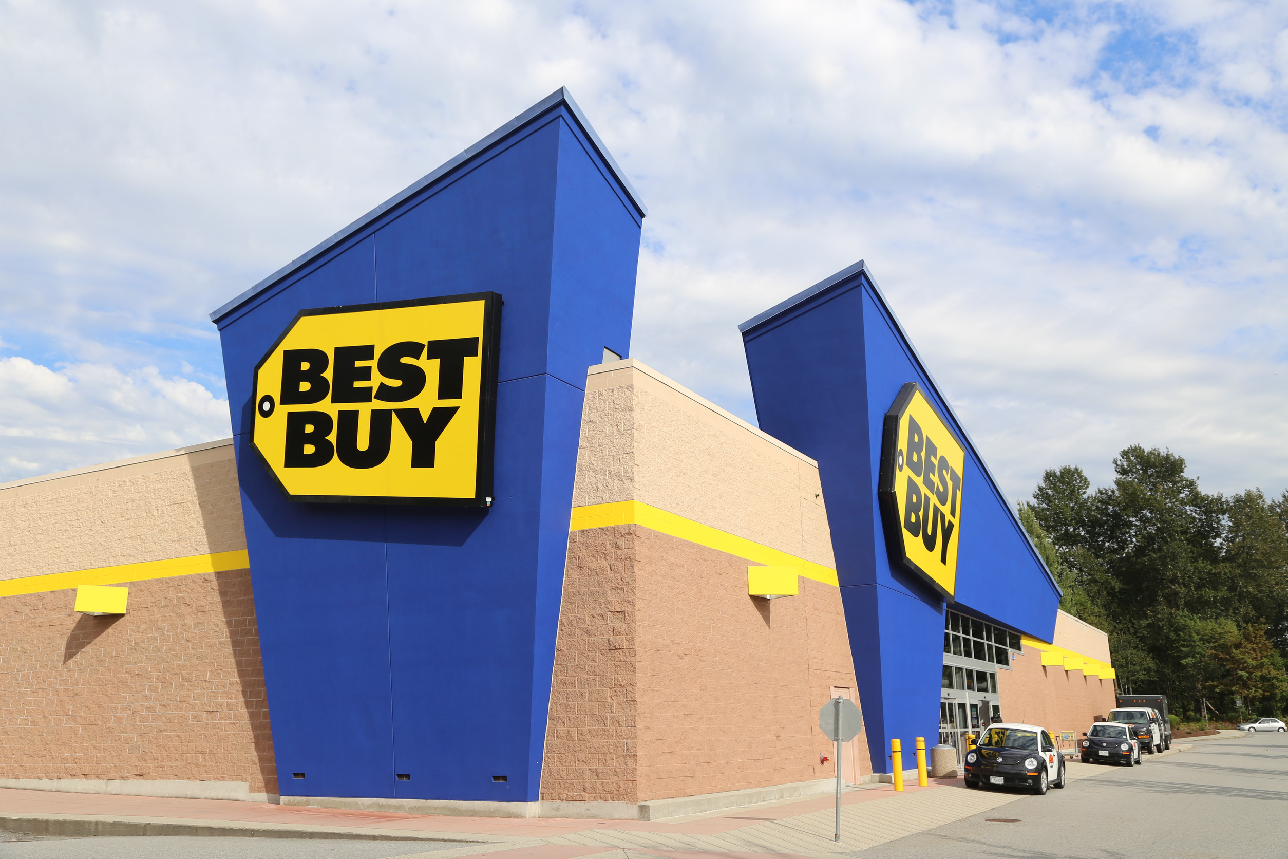 Best Buy, Target Warn of Profit Pressure Amid New Tariff Concerns; Stocks Dip