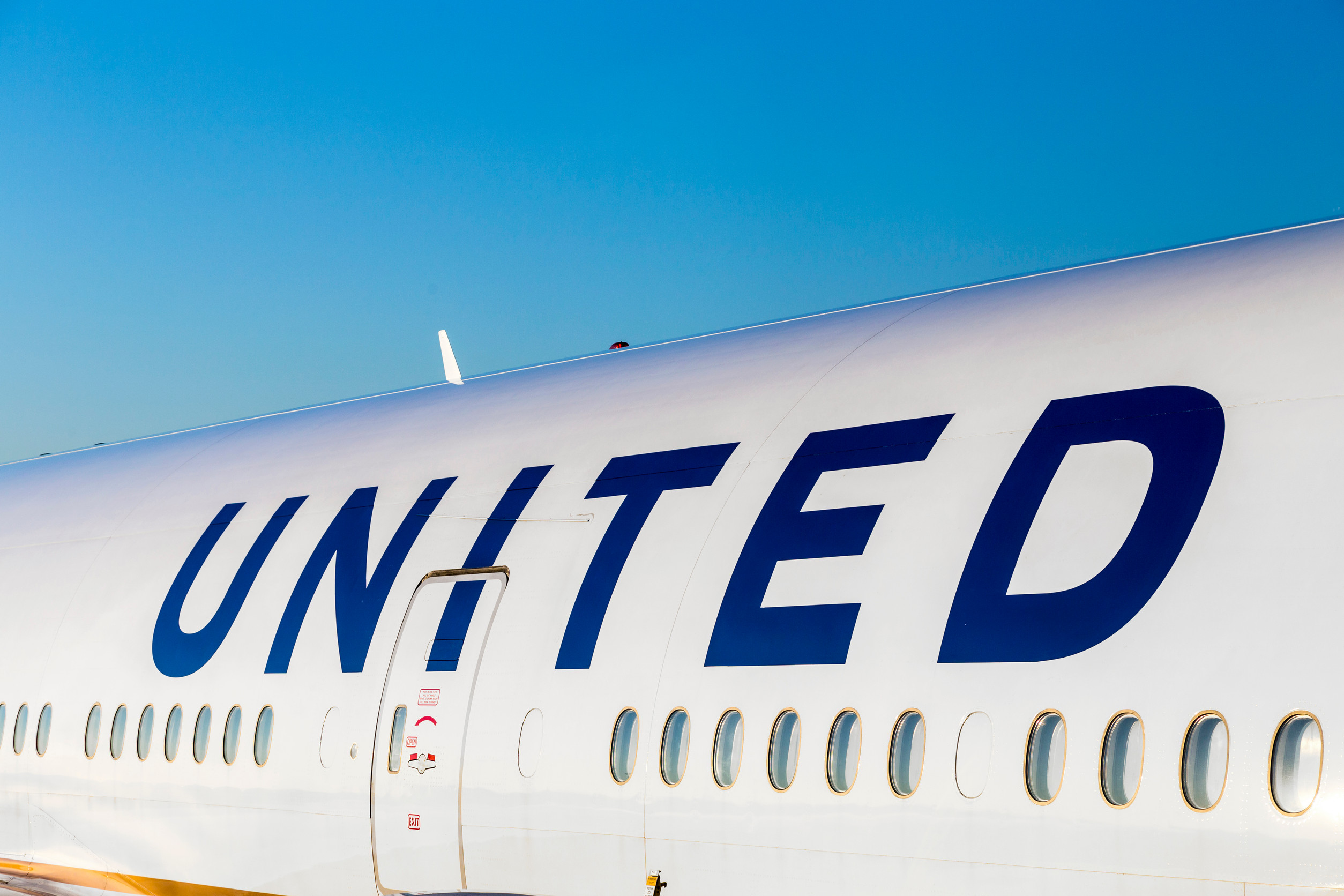 United Airlines Shares Climb Amid Positive Earnings and Stable Bookings