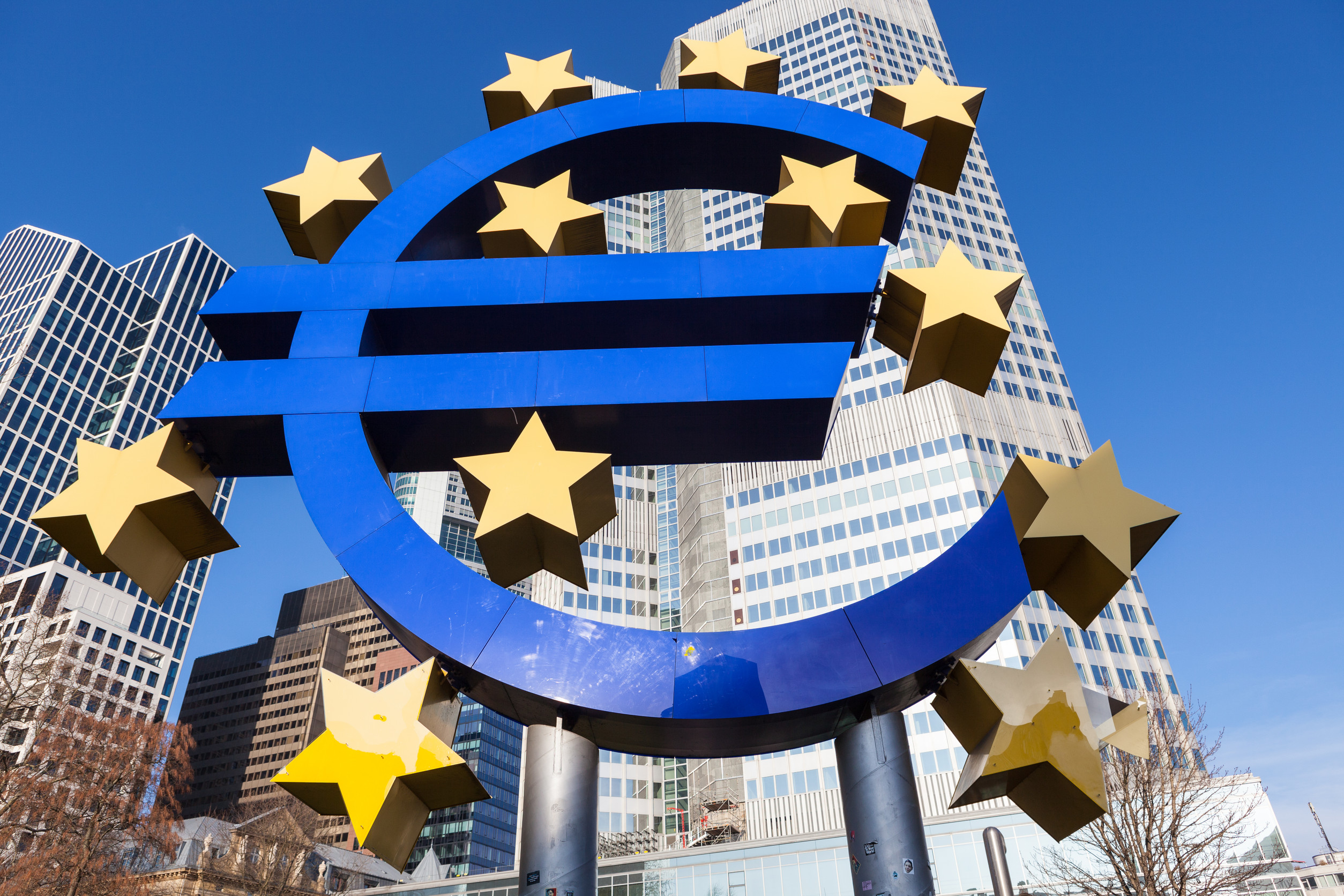 Euro Surges Against the Dollar Amid Tariff Turbulence