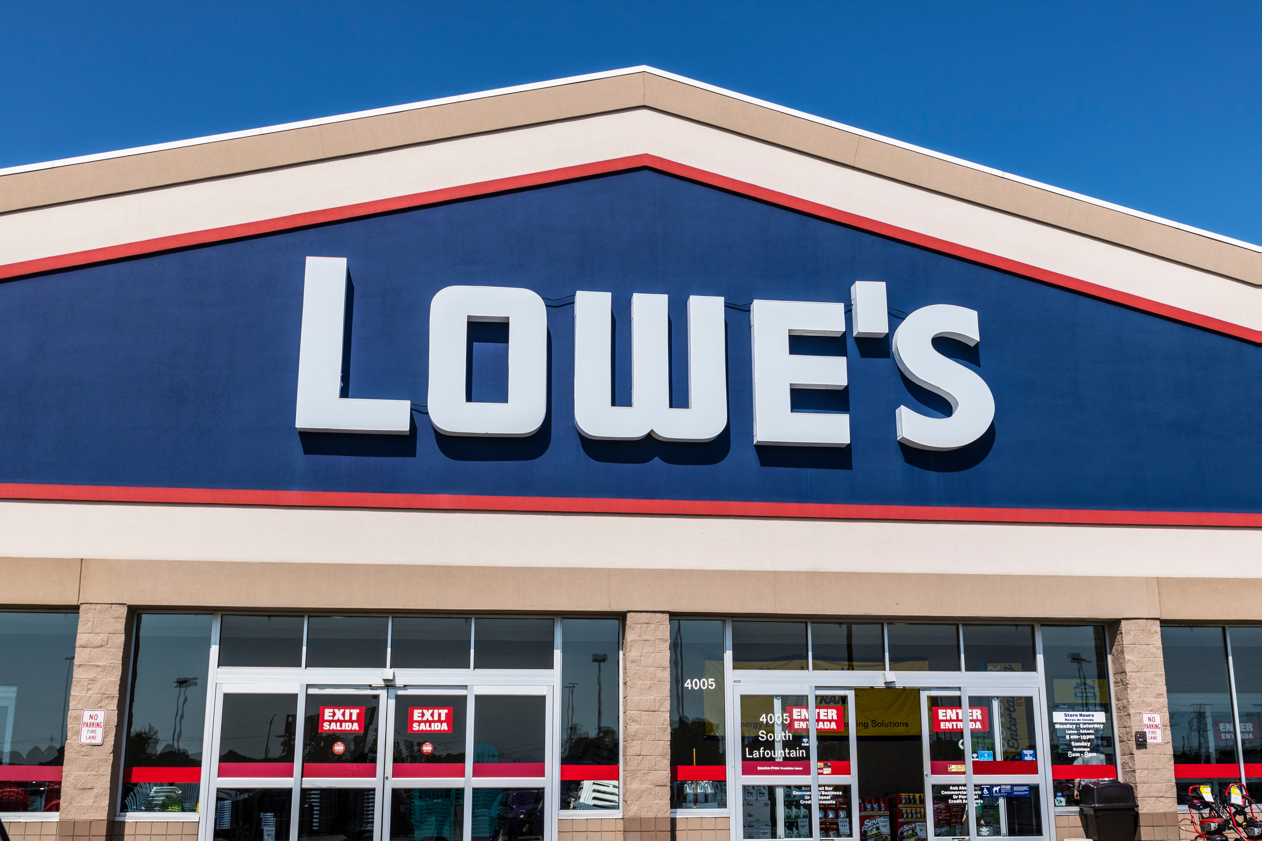 Lowe's Companies, Inc. Reports Mixed Q1 2025 Results with $2.92 EPS