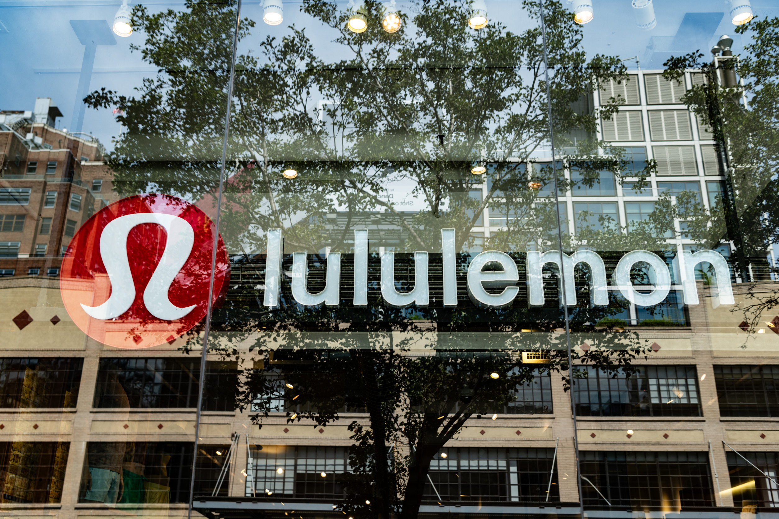 LULU Plunges After Guidance Disappoints, Should You Buy the Dip?