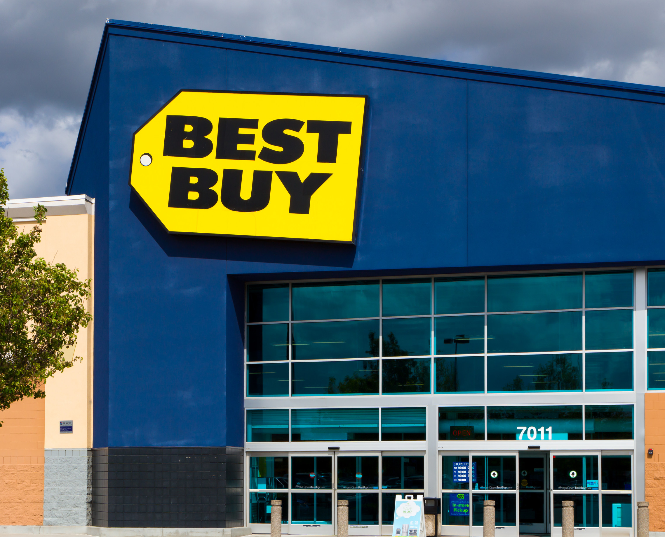 Best Buy's Q2 Performance Surpasses Expectations Amidst Strategic Growth