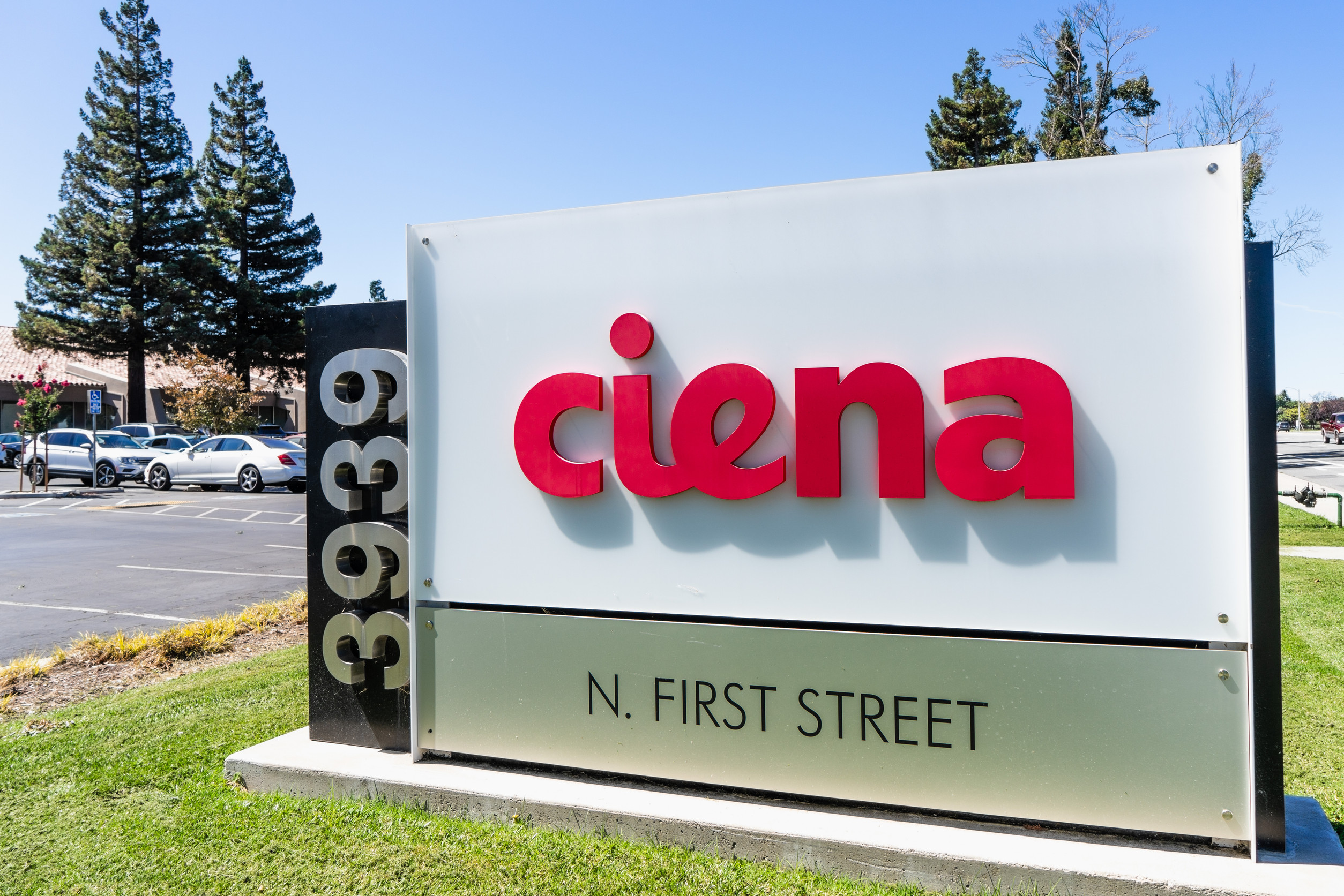Ciena Corporation's Revenue Surpasses Market Expectations in Q3 2025