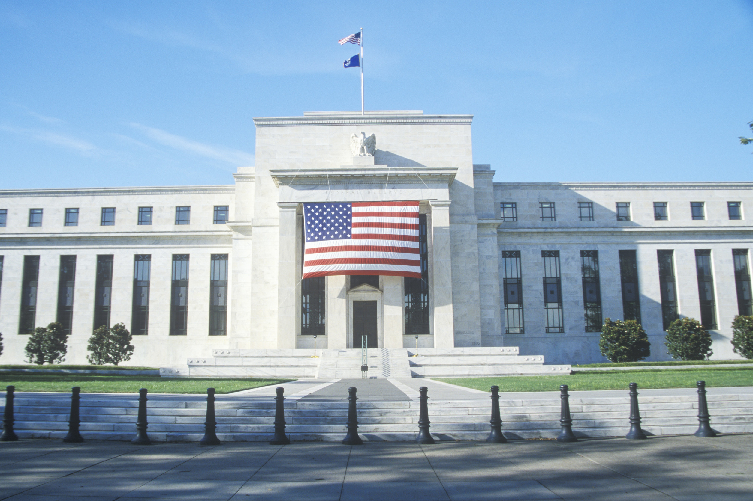 Stagflation Pressures and the Fed’s Dilemma: Why Gold is (Still) Winning