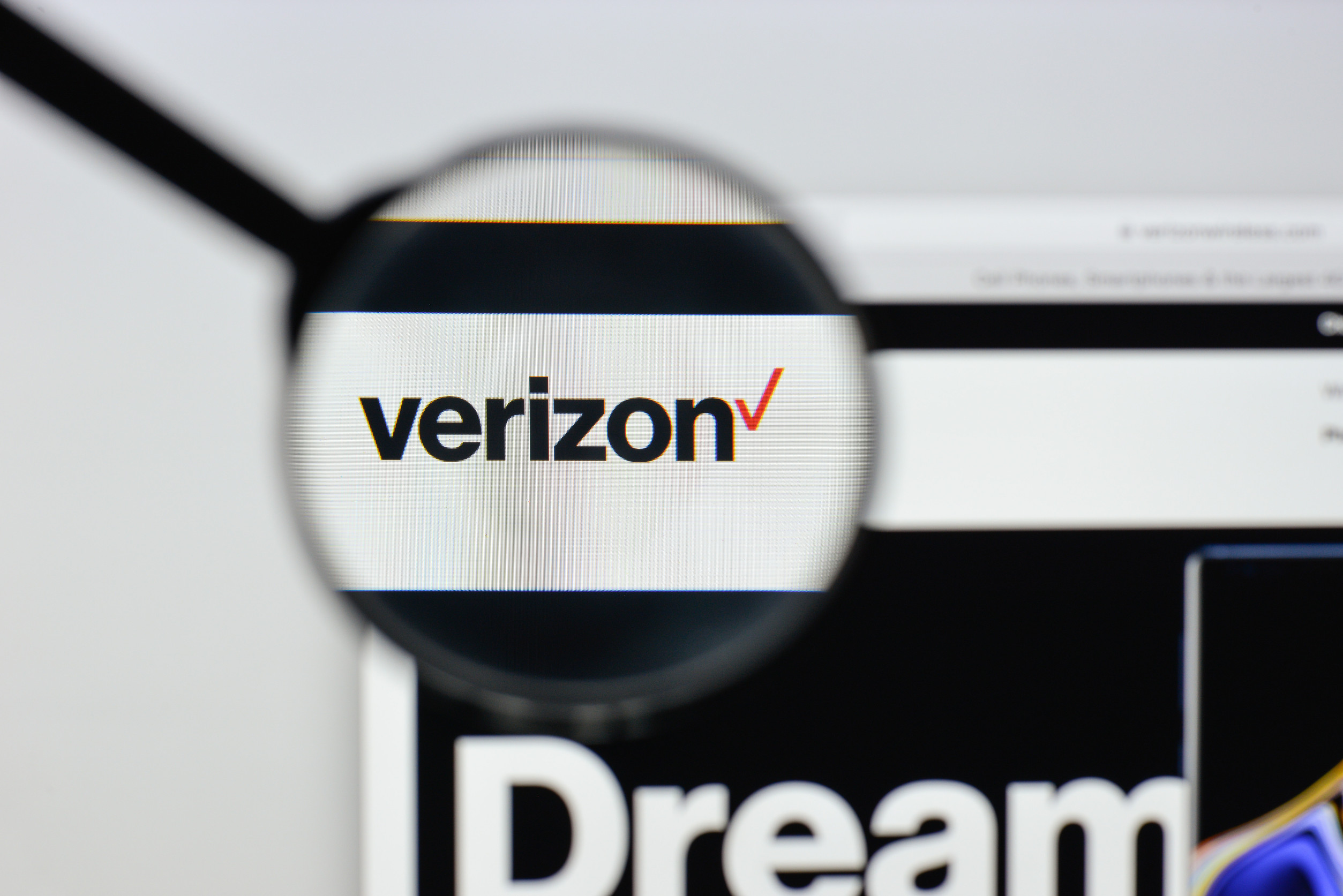Verizon Delivers Solid Q3 EPS Beat Despite Revenue Miss, Reaffirms Guidance