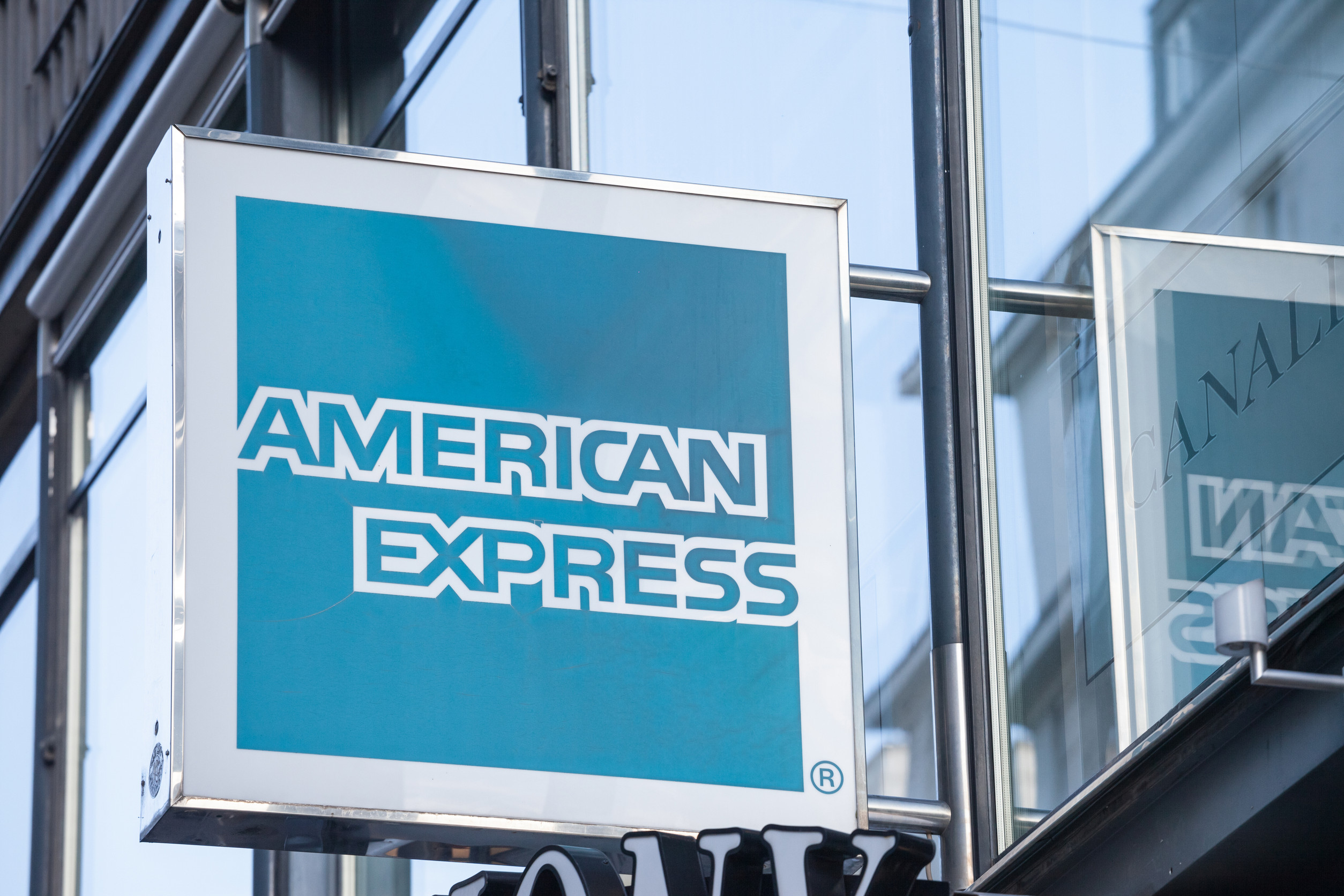 American Express Exceeds Q3 Targets, Driven by Higher Card Spending