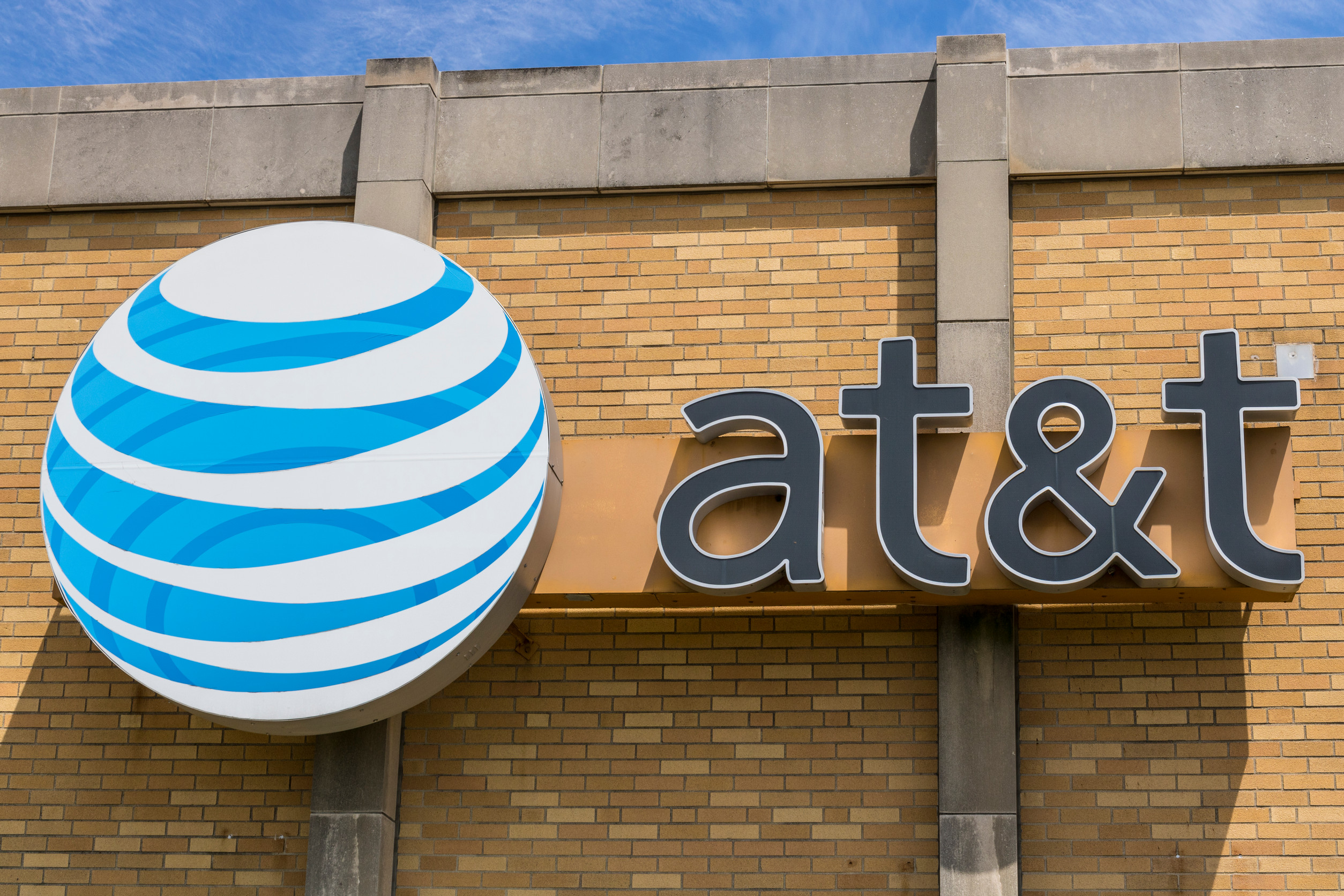 AT&T Reports Minor Q3 Miss, Keeps Full-Year Outlook