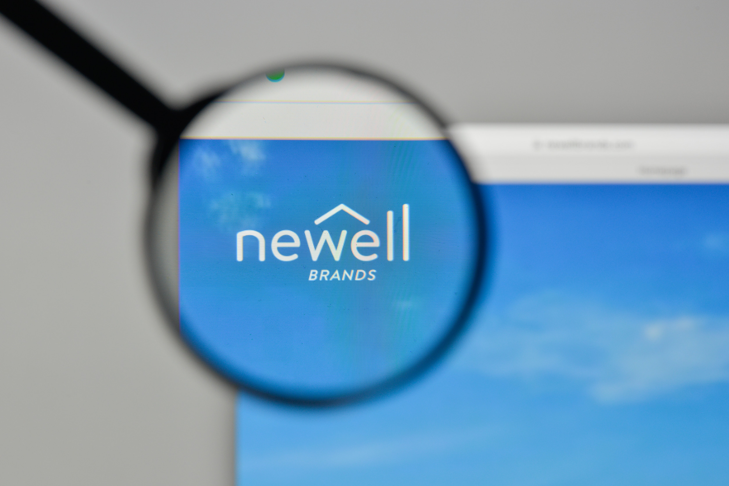 Newell Brands (NWL) Stock Falls 30% on Tariff Pressures and Weak Q3 Sales