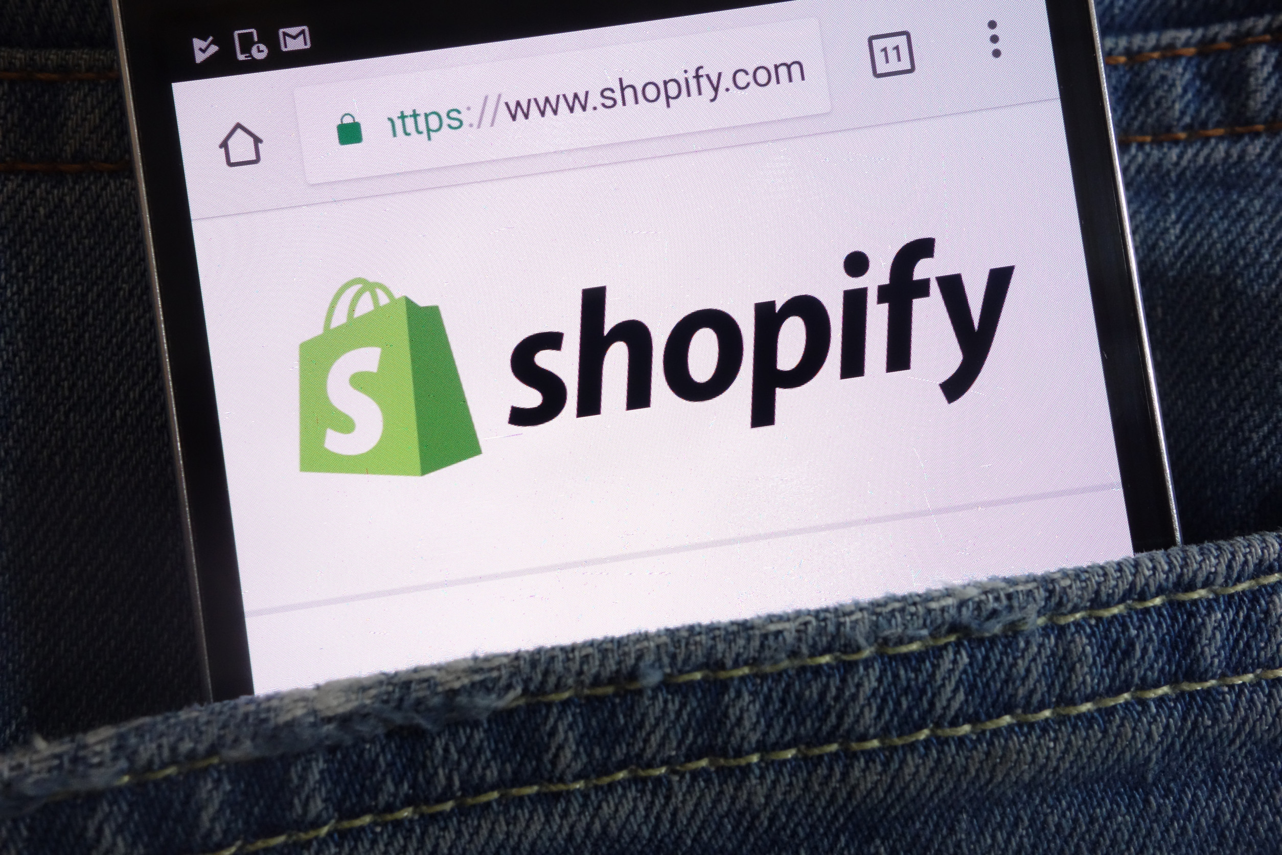 Shopify Inc. (SHOP) Surpasses Expectations in Q3 2025