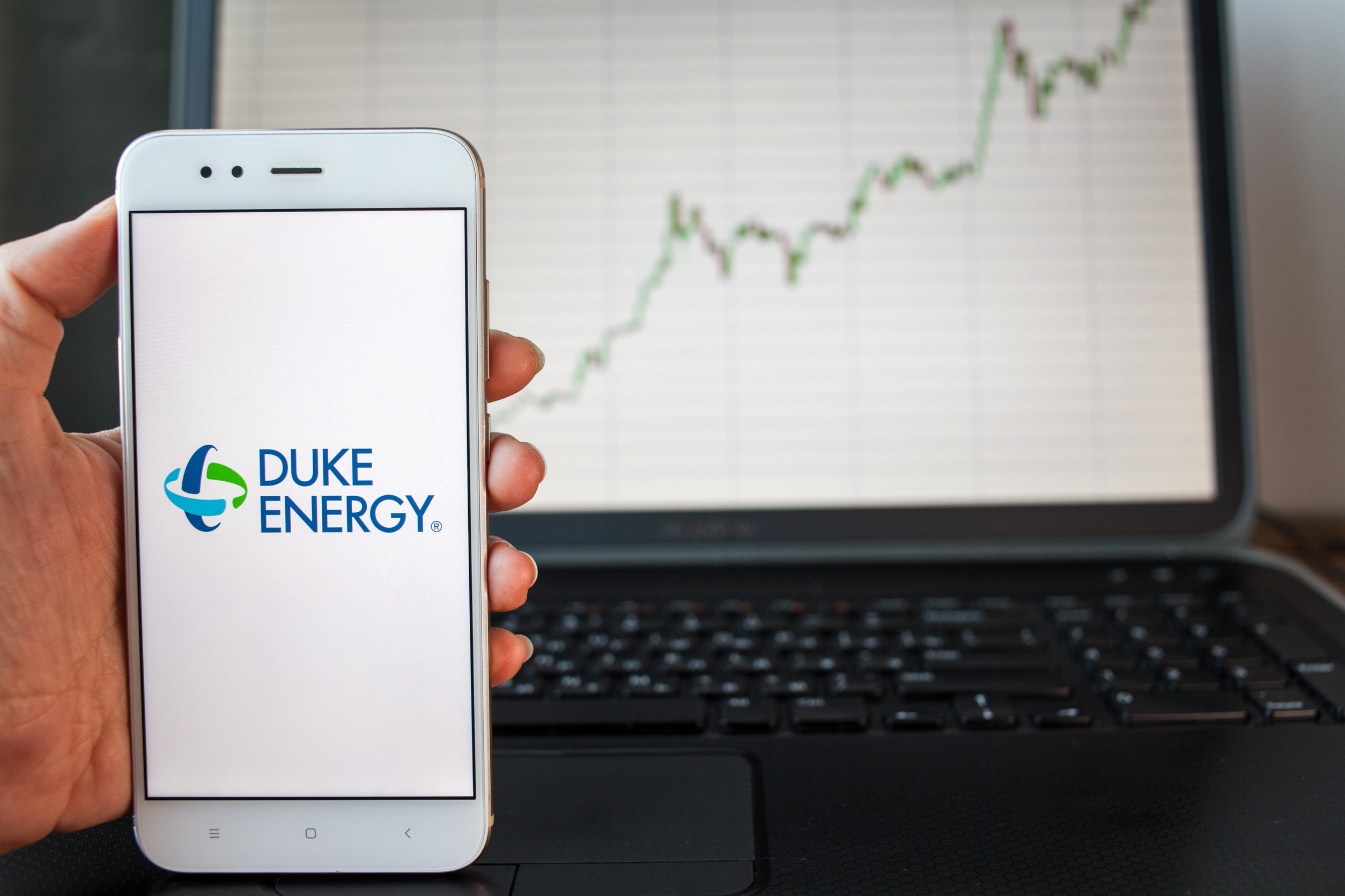 Duke Energy Tops Q3 Estimates, Narrows Full-Year EPS Guidance