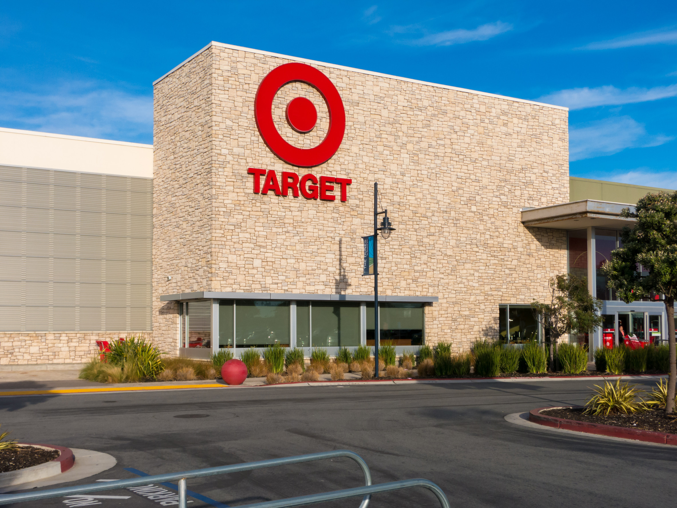 Target Posts Mixed Q3 Results as Sales Slip and Guidance Turns Cautious
