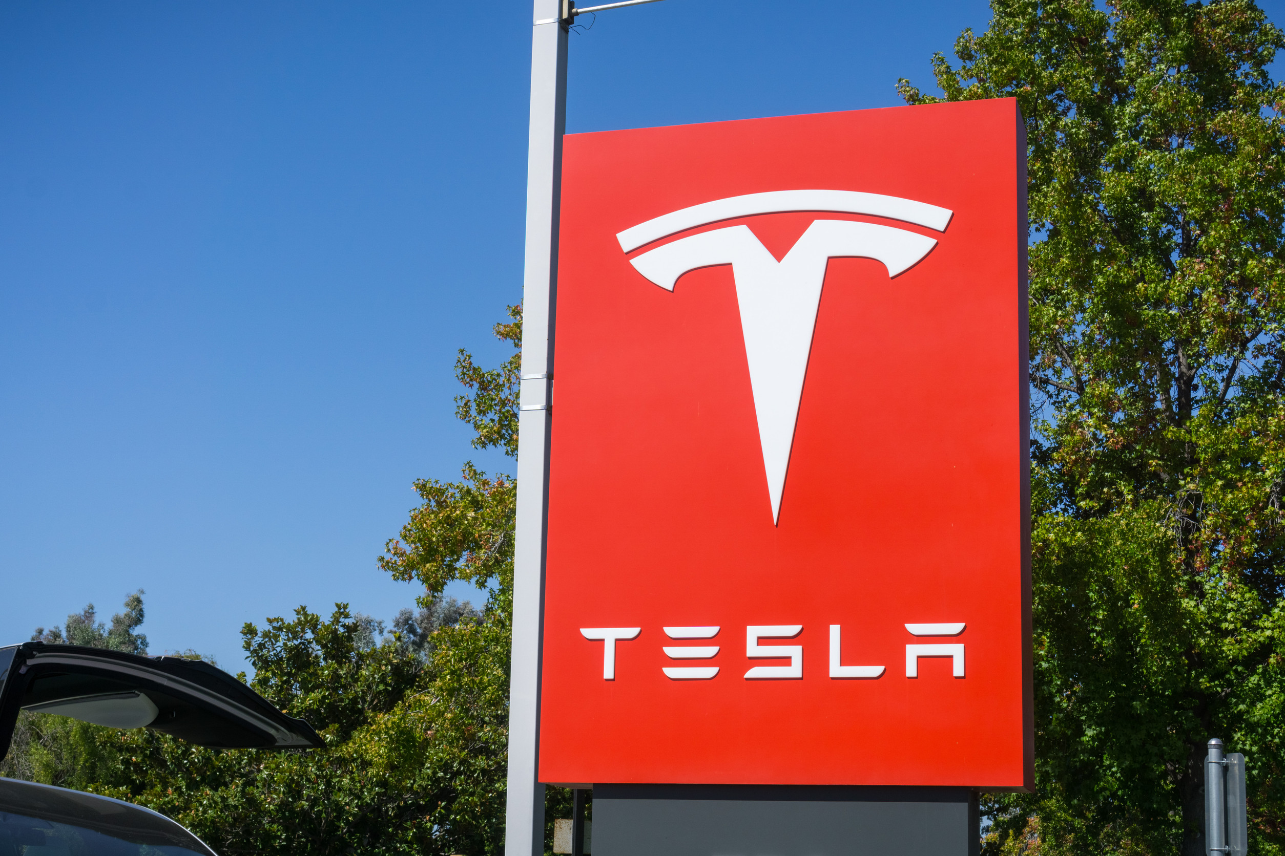 Tesla Drops After Fire-Risk Recall of 10,500 Powerwall 2 Units