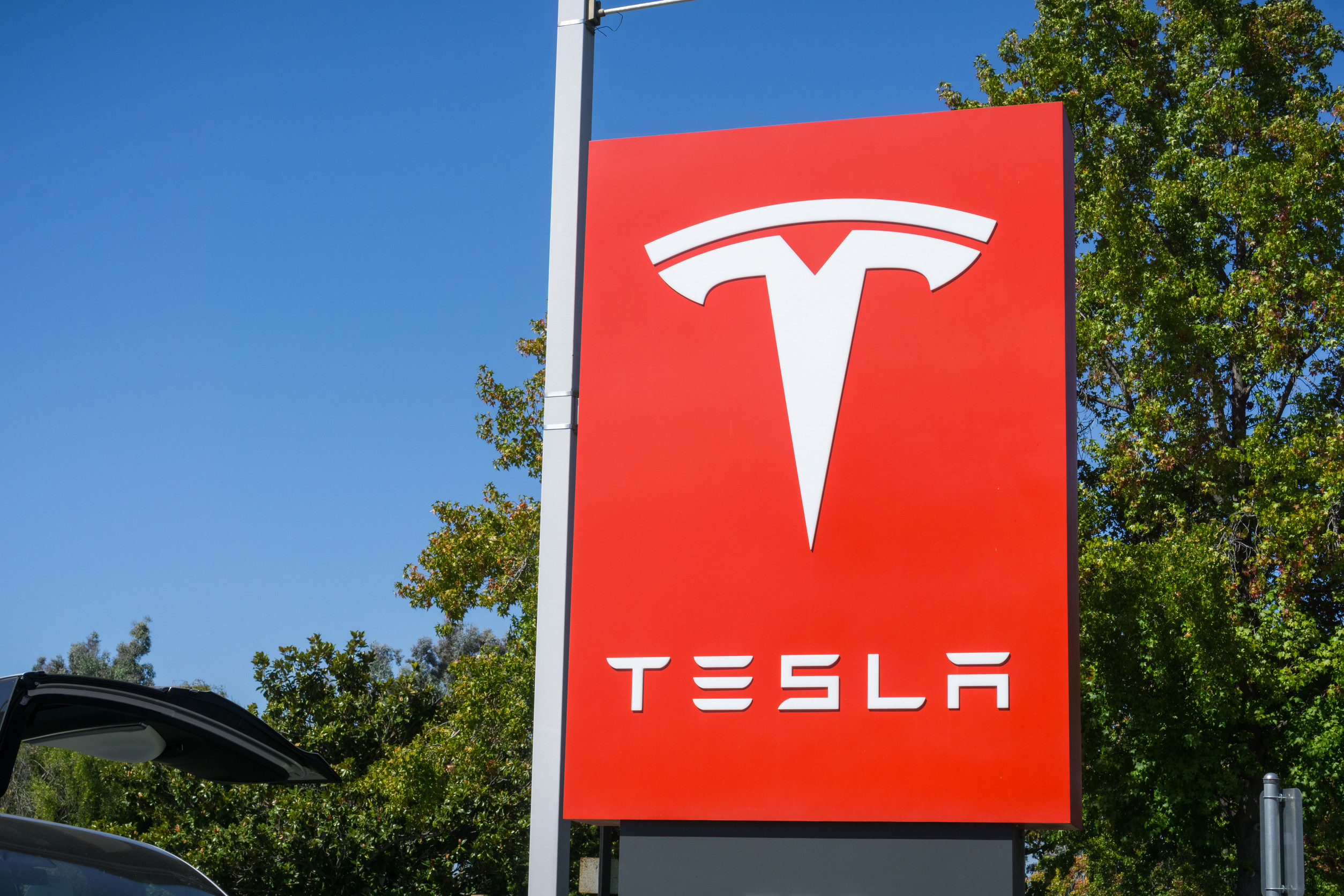 Tesla Shares Rise as White House Moves to Boost U.S. Robotics Sector