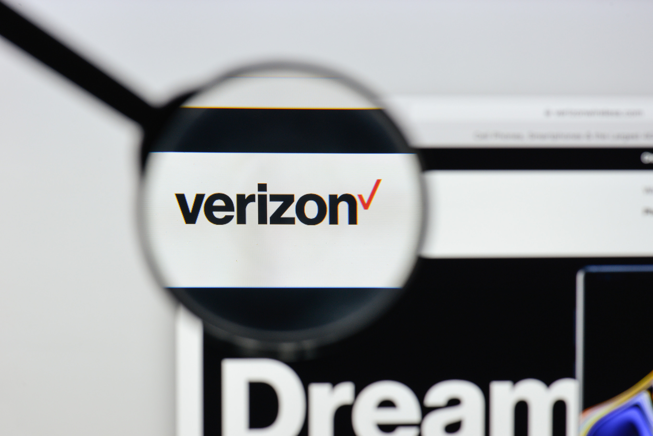 Verizon (VZ) Exceeds Q4 Expectations with Strong Performance
