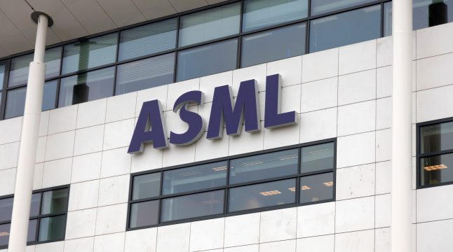 ASML After the Run: Buy the Monopoly or Wait for the Shock?