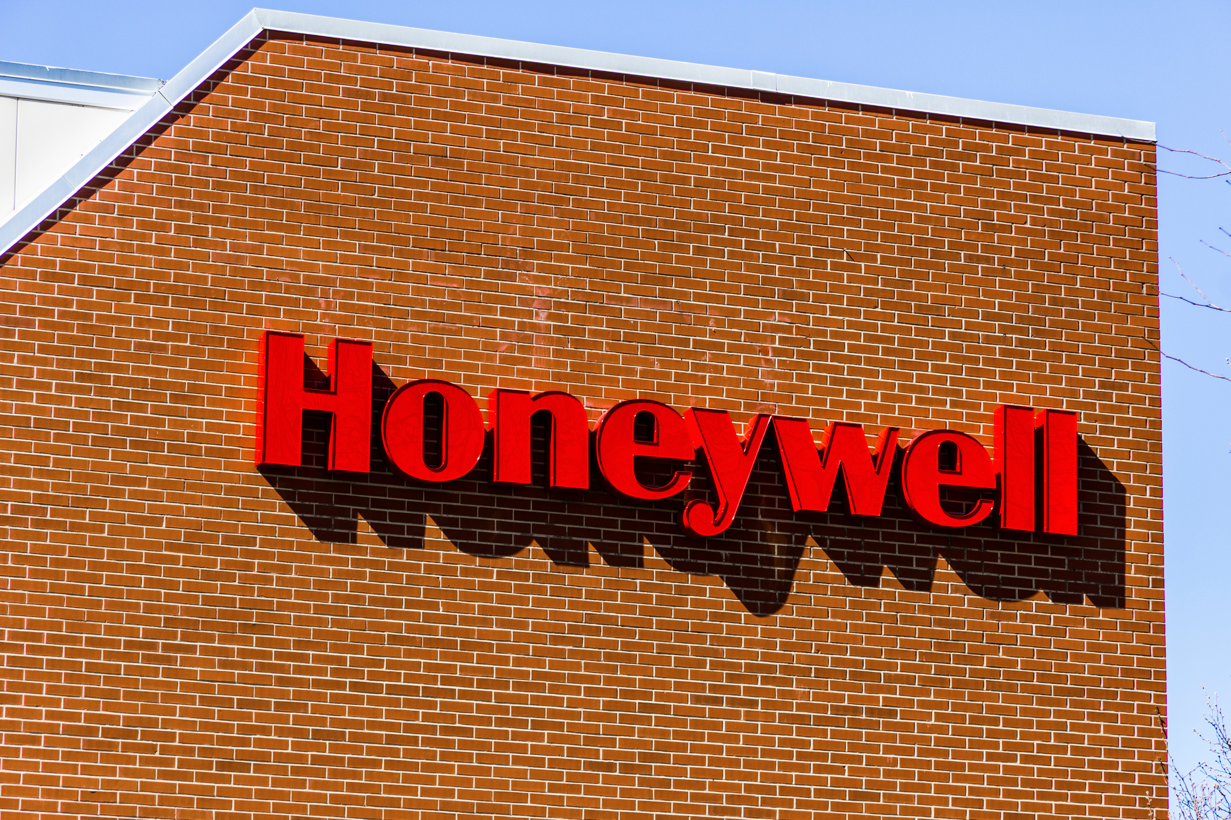 Honeywell Posts Better-Than-Expected Q4 Results, Offers Positive 2026 Guidance