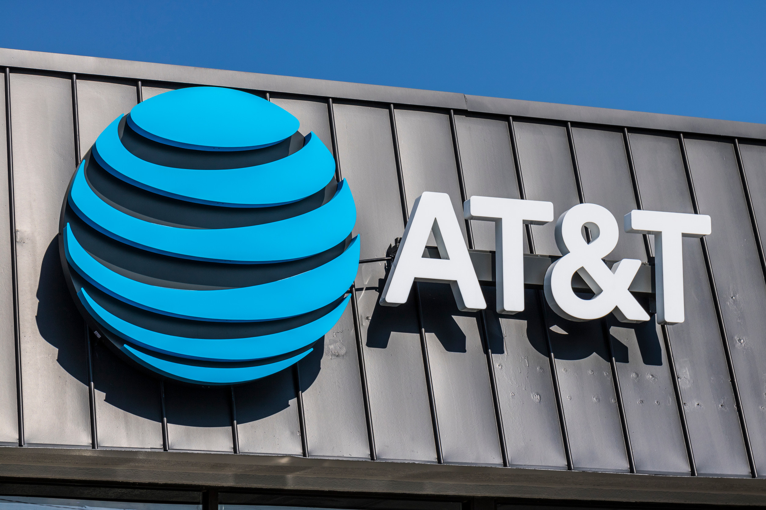 AT&T Surpasses Quarterly Expectations with Strong Earnings and Revenue