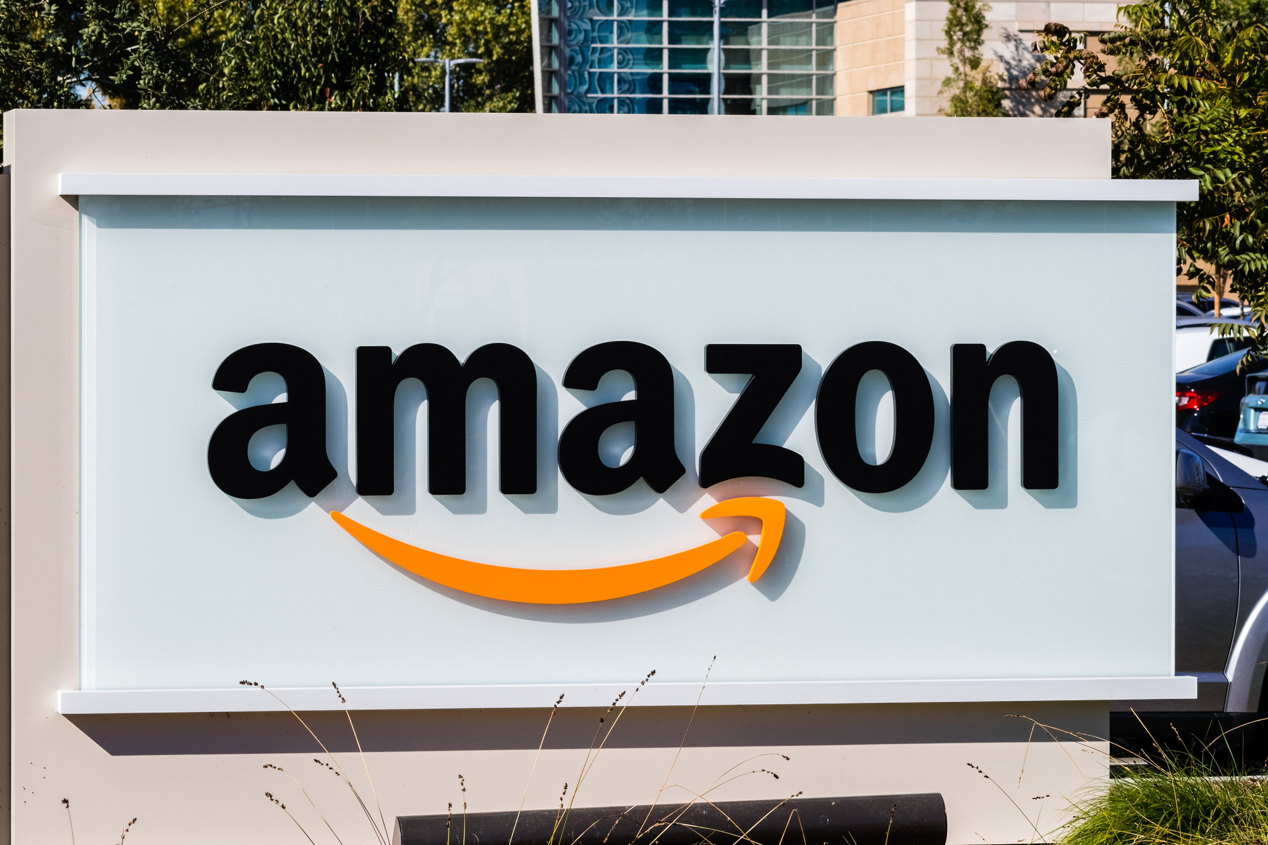 Amazon Stock Slides 8% Premarket as AI Spending Concerns Grow