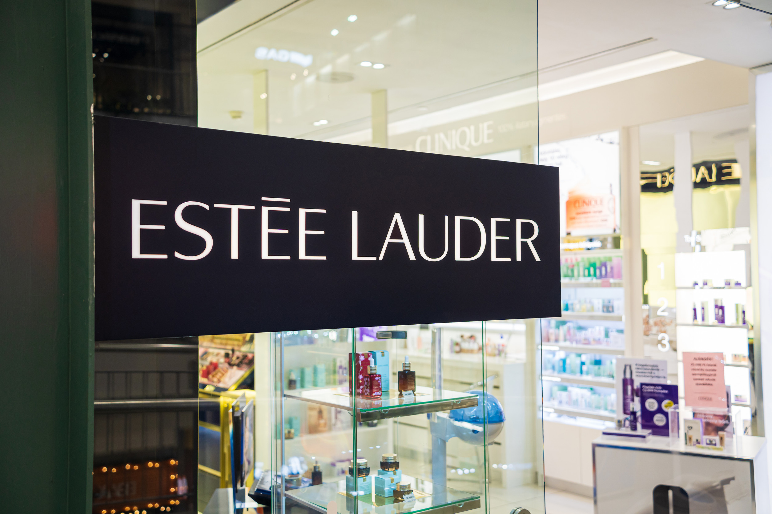 Estée Lauder (EL) Stock Slips as Tariff Concerns Eclipse Q2 Beat