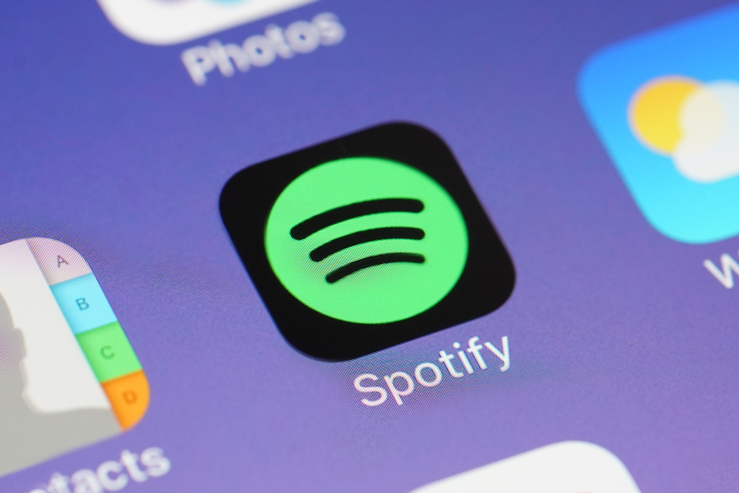 Spotify Shares Rally 14% Premarket After Upbeat Q1 Guidance