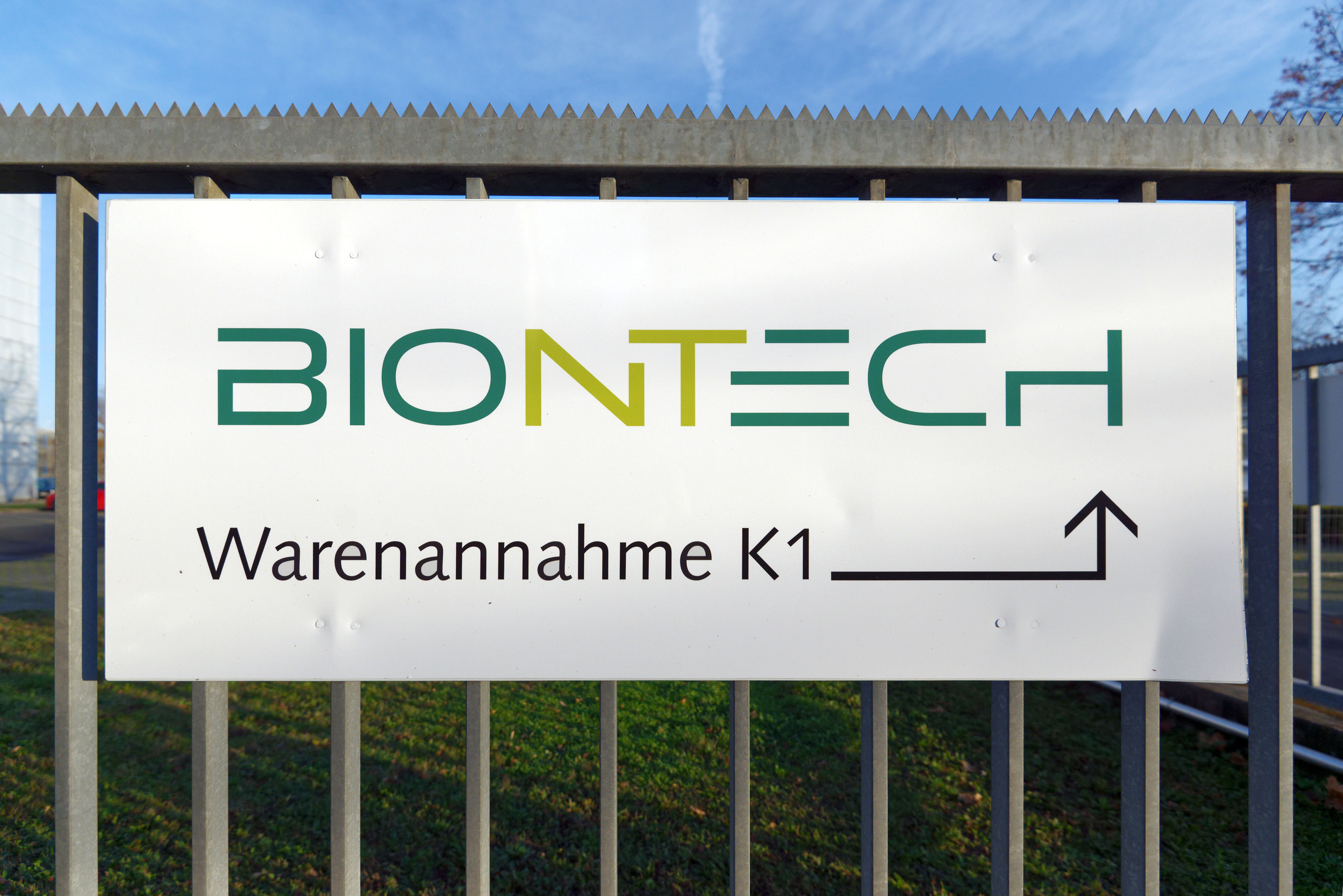 BioNTech (BNTX) Stock Plunges 20% After Earnings Miss and Leadership Change