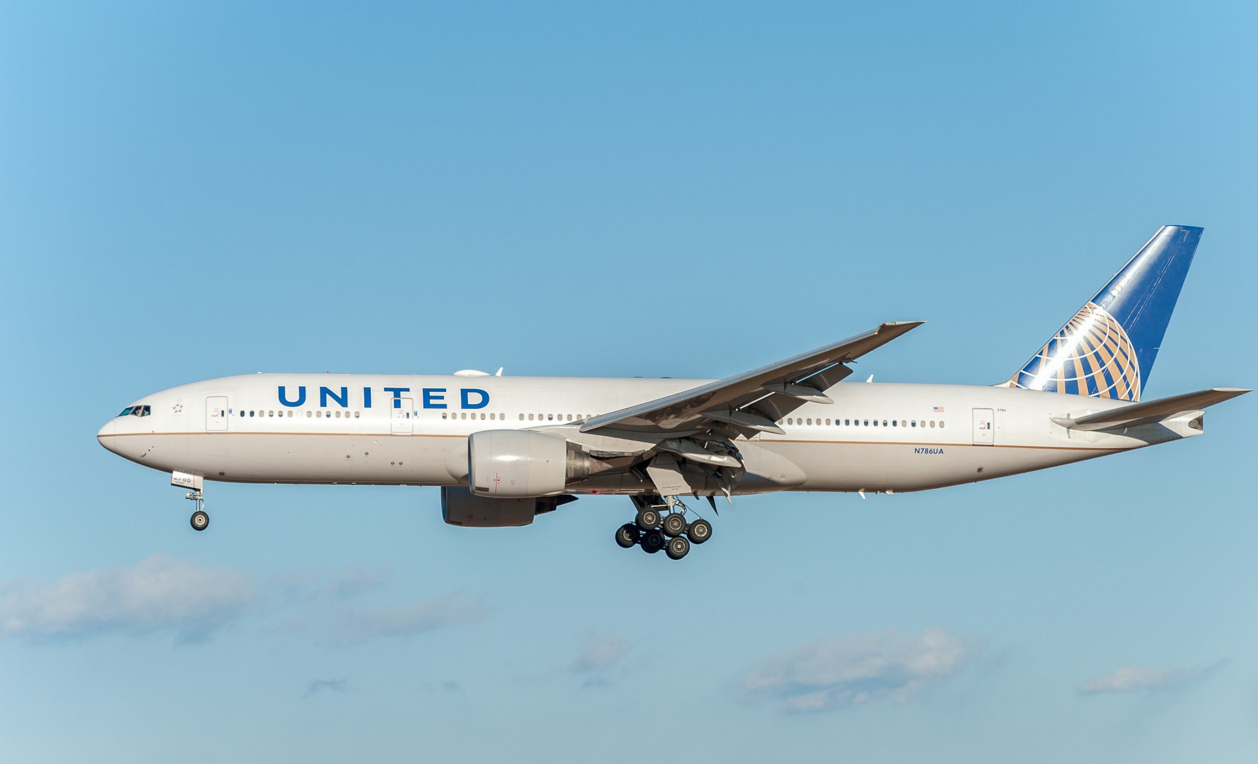 United Airlines (UAL) Stock Falls as CEO Warns of Fuel Cost Impact