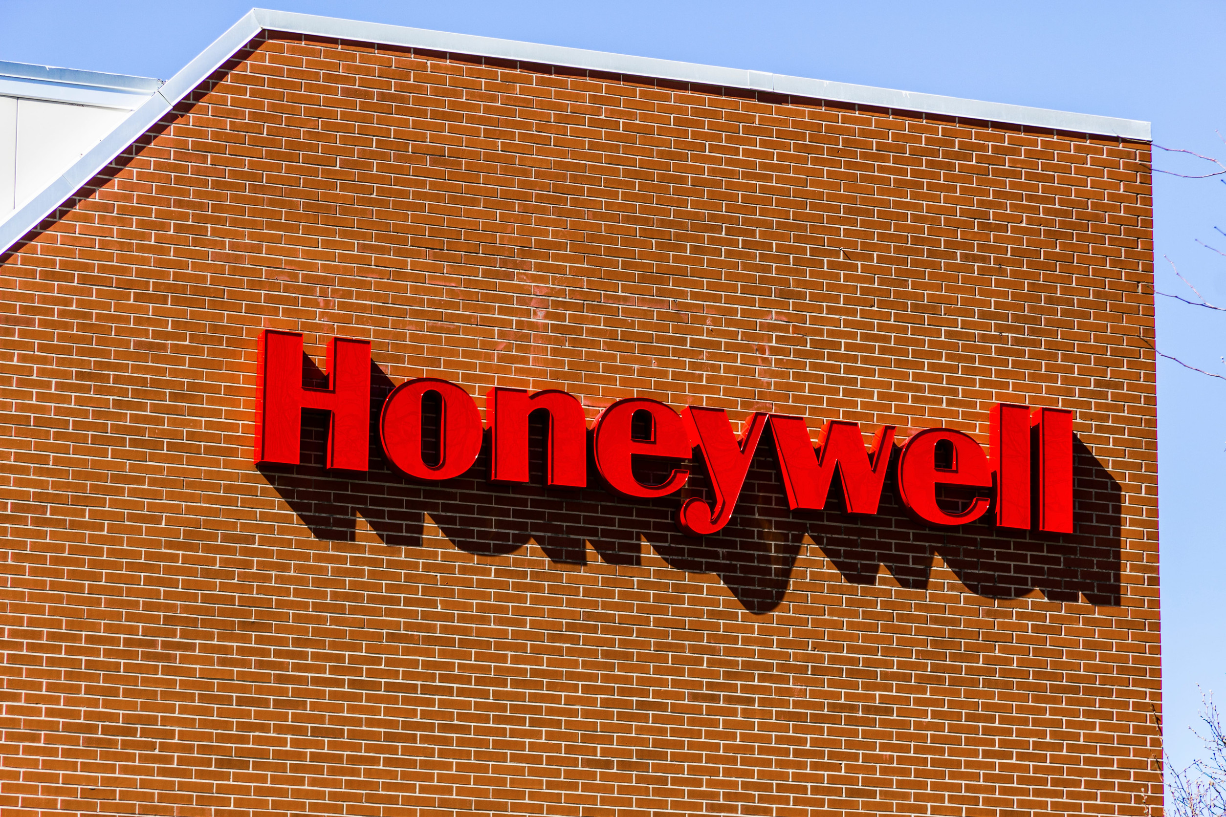 Honeywell (HON) Shares Drop as Middle East Conflict Threatens Q1 Revenue