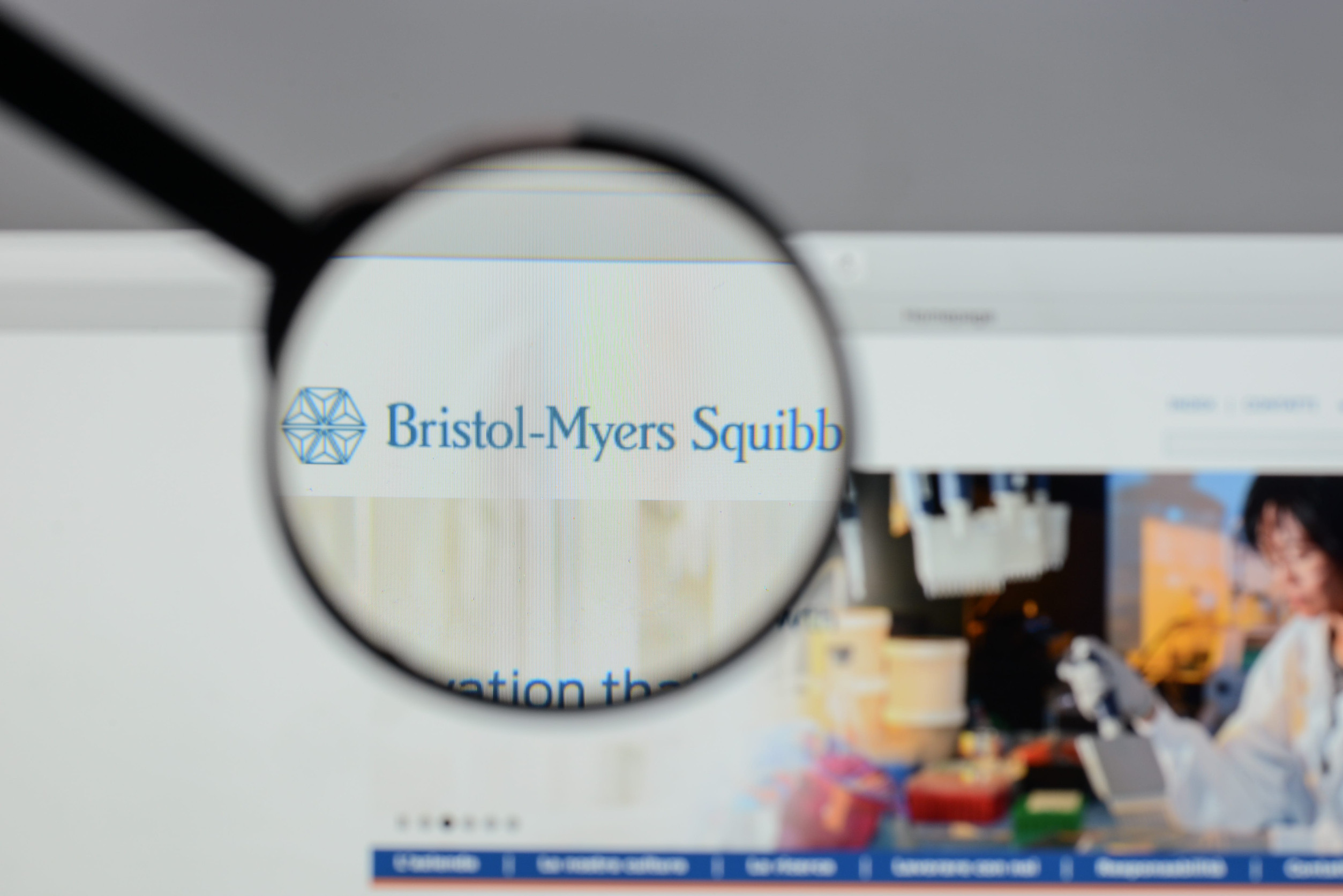 Why Bristol-Myers Squibb Remains a Top Healthcare Dividend Stock Pick?